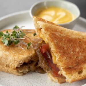 SANDWICHE GRILLED CHEESE DE TOCINETA