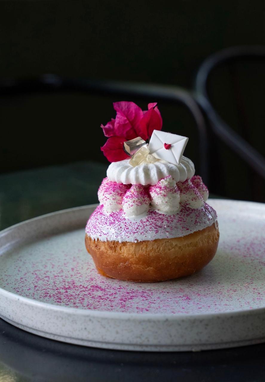 DONUT CHAMPAÑA Y ROSAS
